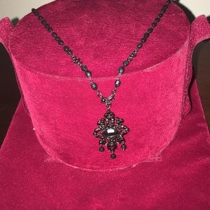 Black beaded pendant necklace EUC